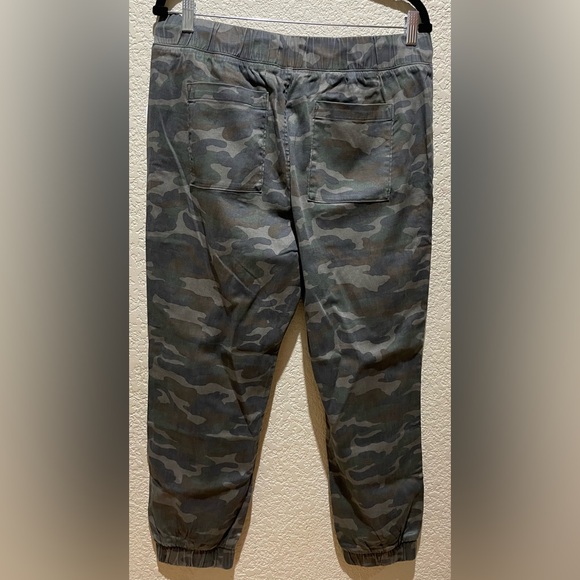 NWT Bella Dahl Crop Camo Joggers Pants With Pockets Size L - Picture 4 of 12